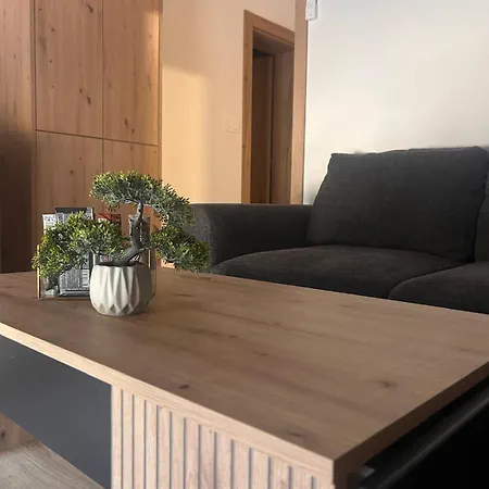 Apartman Pervan شقة