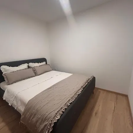 Apartman Pervan شقة